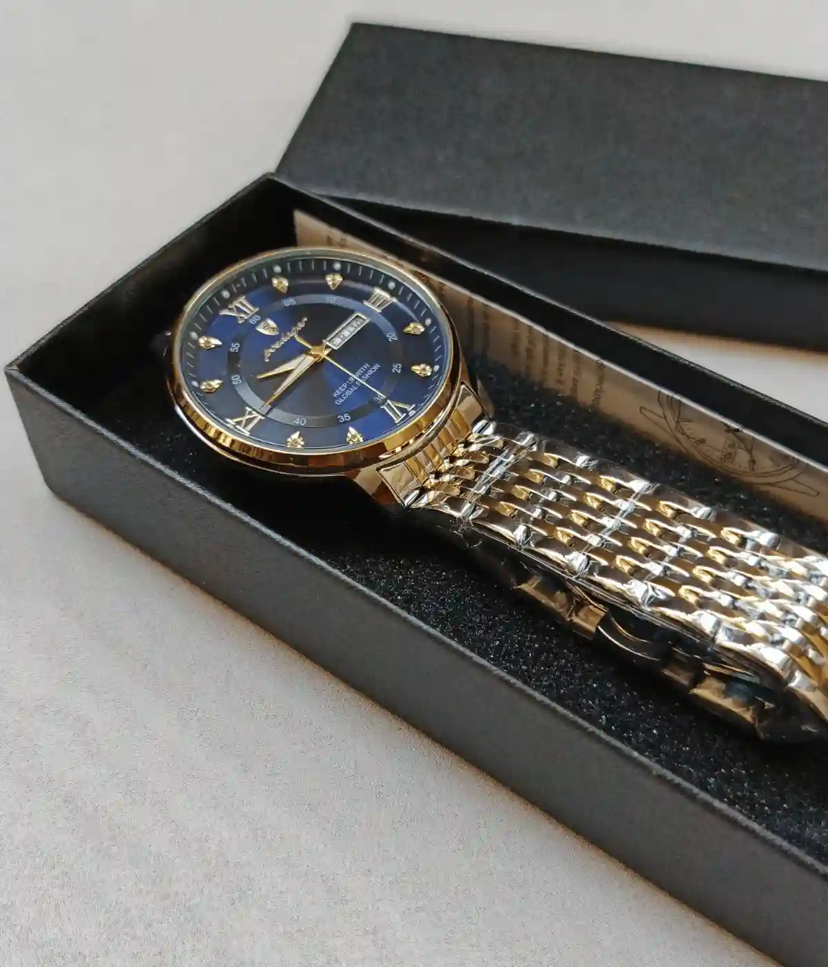 luxury-blue-dial-watch-closeup